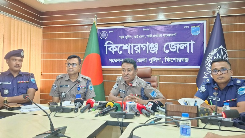 কিশোরগঞ্জের হাওরে নৌকায় ডাকাতি: ডাকাত দলের ৩ সদস্য গ্রেপ্তার 
